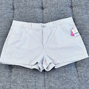 NWT Mix & Co Women's Khaki White Stripe Woven Shorts